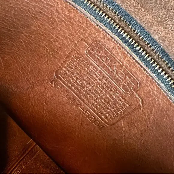 Vintage COACH NYC Classic Pouch Leather Shoulder Bag - No. 147-5201 - Picture 9 of 13